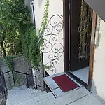 Guest house номер у моря, бассейн, сад, мангал 3*