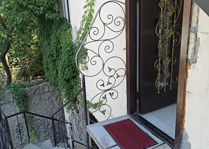 Guest house номер у моря, бассейн, сад, мангал 3*